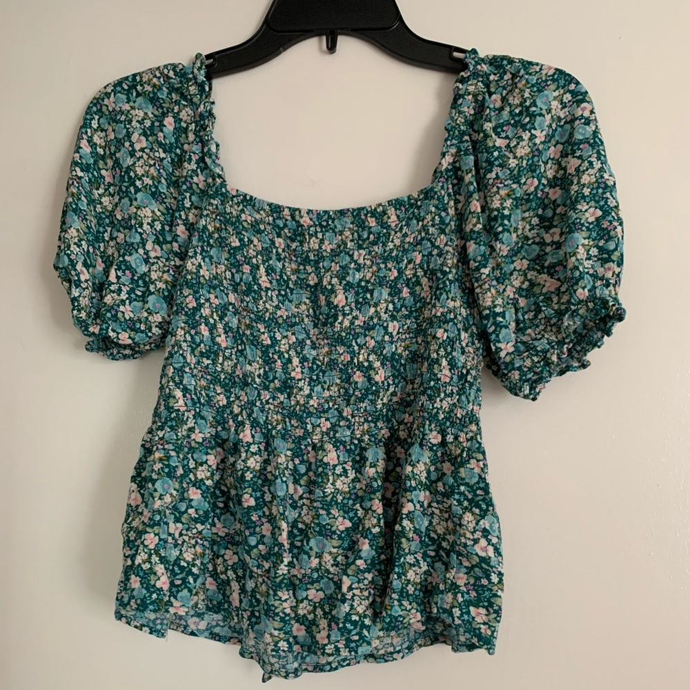 XS American Eagle floral blouse with tie back